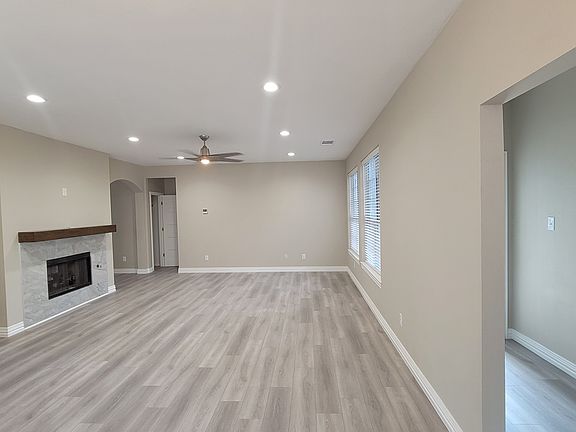 5th image of 1037 Suffolk Ln