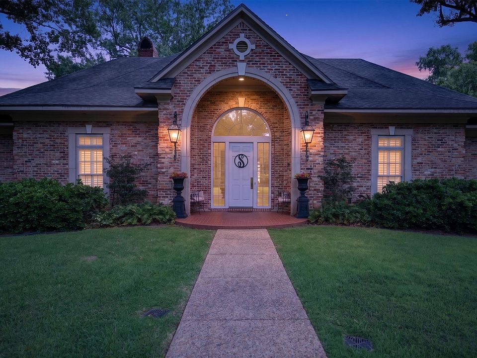 1st image of 750 Chinquapin Dr