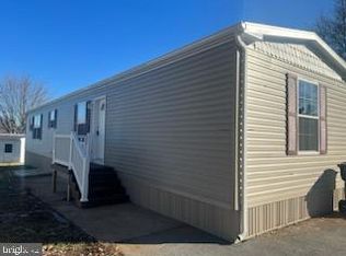 211 Holly Dr, Mount Wolf, PA