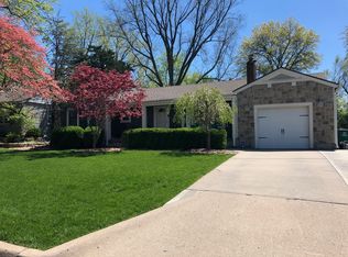 2923 W 49th Ter, Westwood, KS 66205