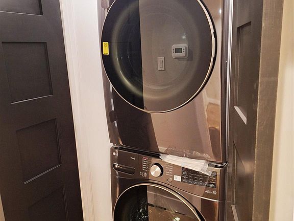 5th image of 1012 Rutland St #1