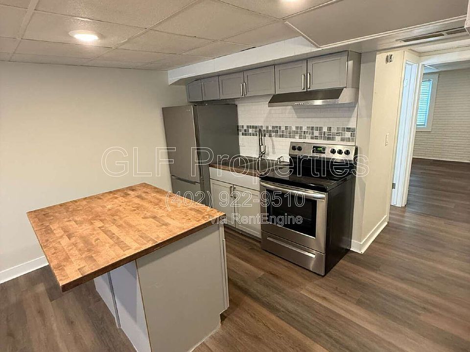 1st image of 1306 1/2 1st Ave #2