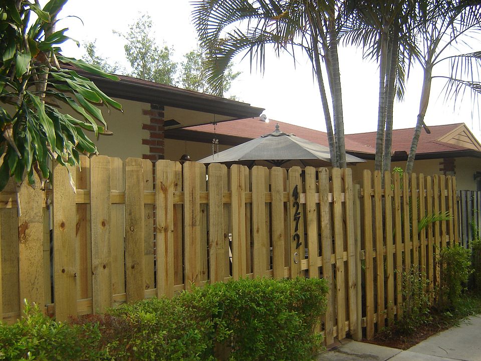 1st image of 4272 Woodstock Dr
