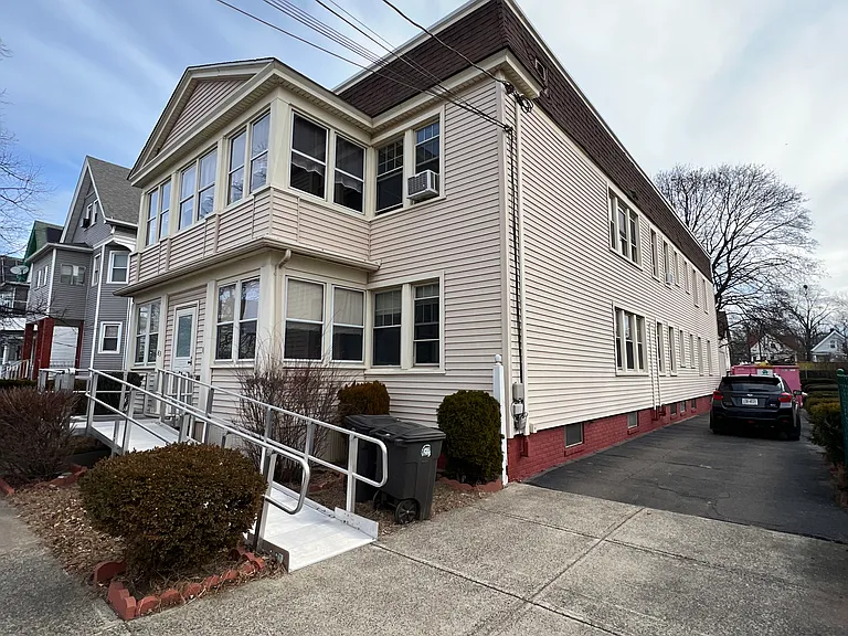 81 Plymouth St #3 — Photo 1