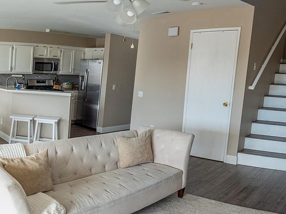 3rd image of 830 Polar Bear Cir