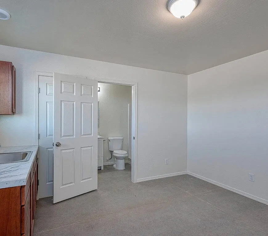 901 W Airport Loop Rd — Photo 2