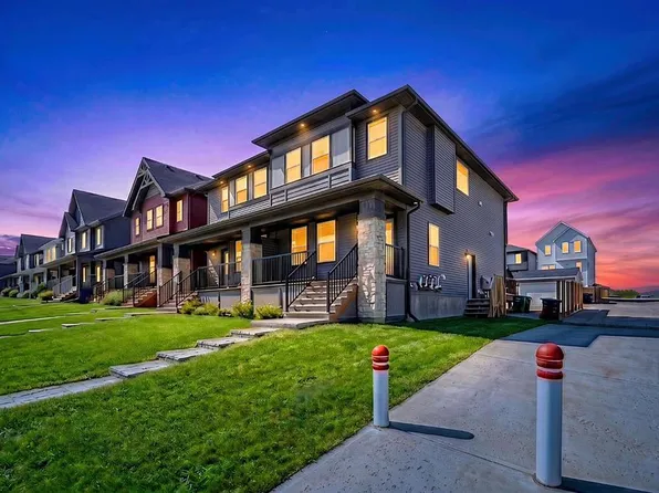 125 E Edith Gate NW, Calgary, AB T3R 1Z3