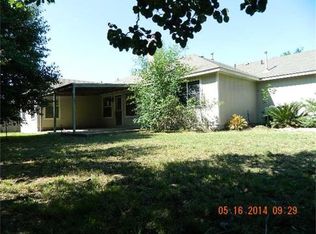 2102 Robin Ln, Taylor, TX 76574