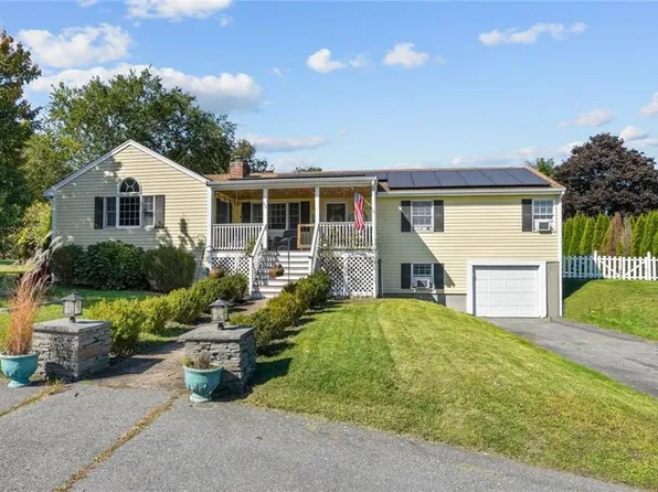 52 Viking Dr, Portsmouth, RI 02871