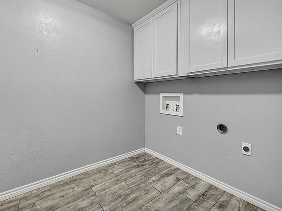 3rd image of 3204 Shell Ave