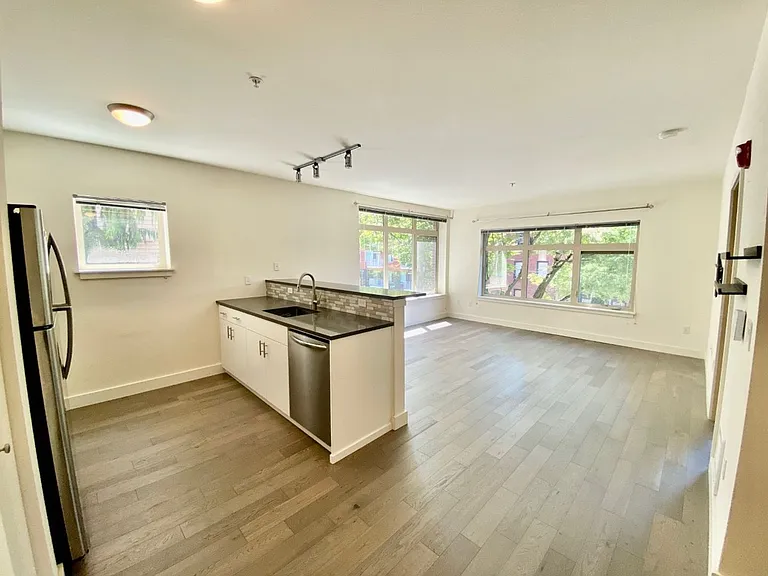 1620 Belmont Ave #221 — Photo 2
