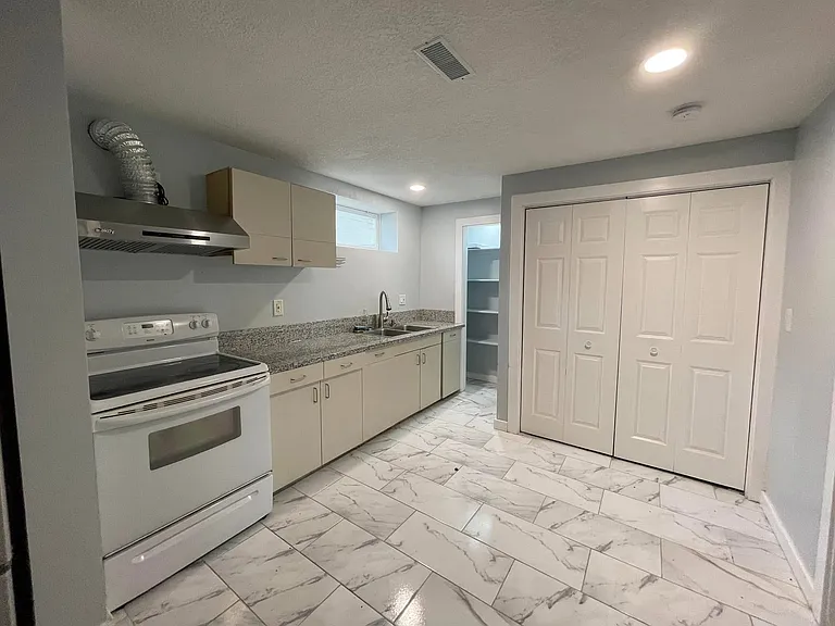 2314 Tennessee St — Photo 36