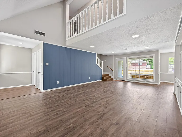 105 Glenmora Ct — Photo 10