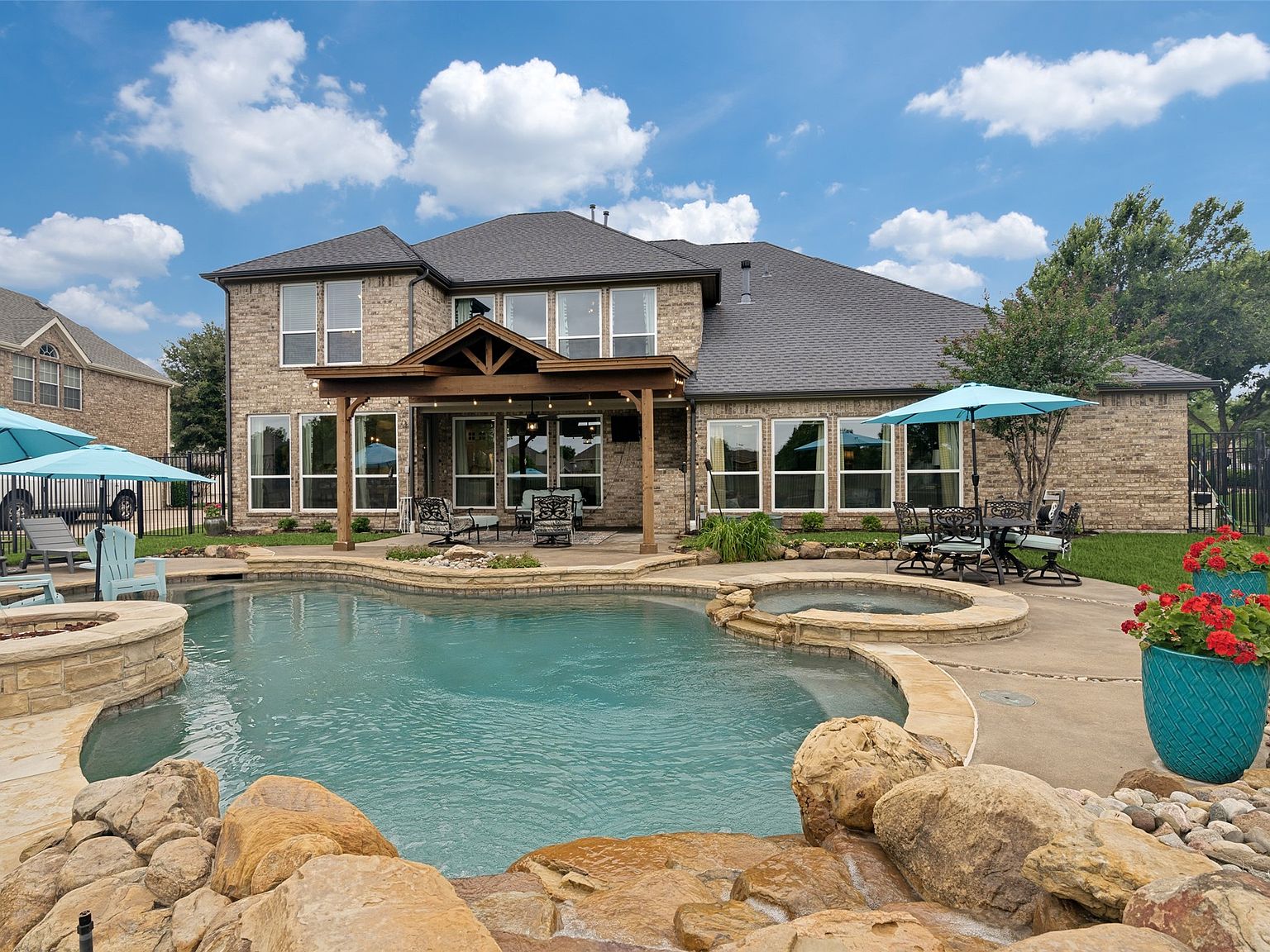 9714 Broadmoor Ln