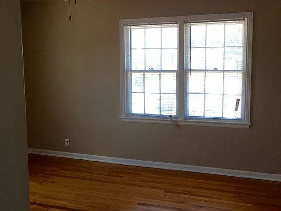 4th image of 2228 S 32nd Ave