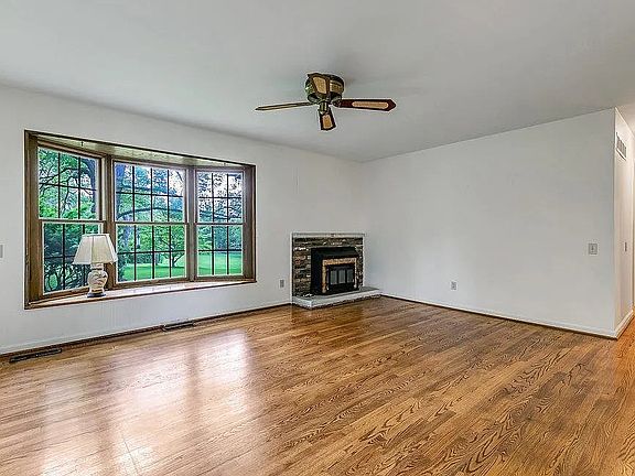 4th image of 12777 Mason Manor Rd