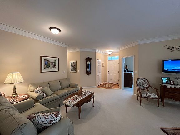 5th image of 861 Cambridge Dr