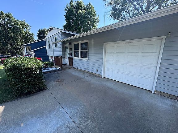 3rd image of 2543 SW Belle Ave