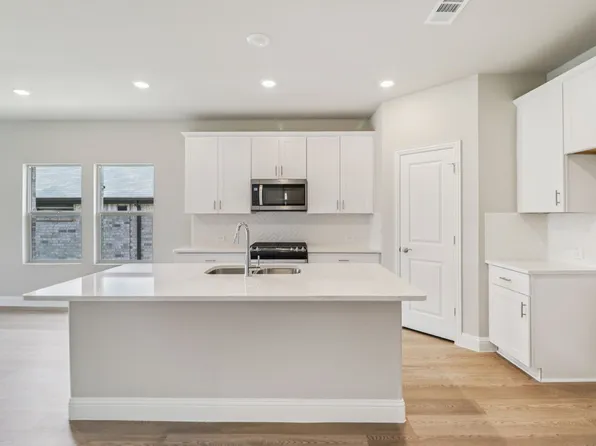 2111 Dunbar Dr, Sherman, TX 75092