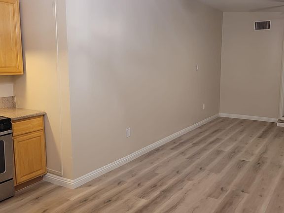 4th image of 9734 Woodale Ave