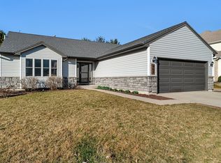 907 Joanne Dr, Minooka, IL 60447