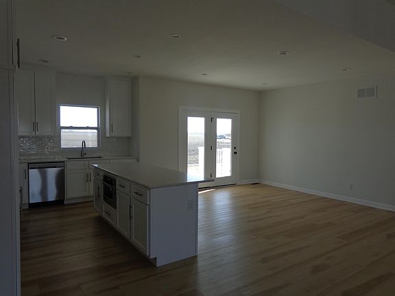 5th image of 2721 E 17th St