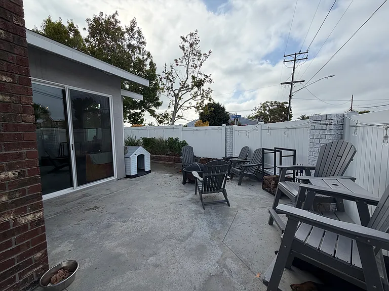 136 23rd St — Photo 23