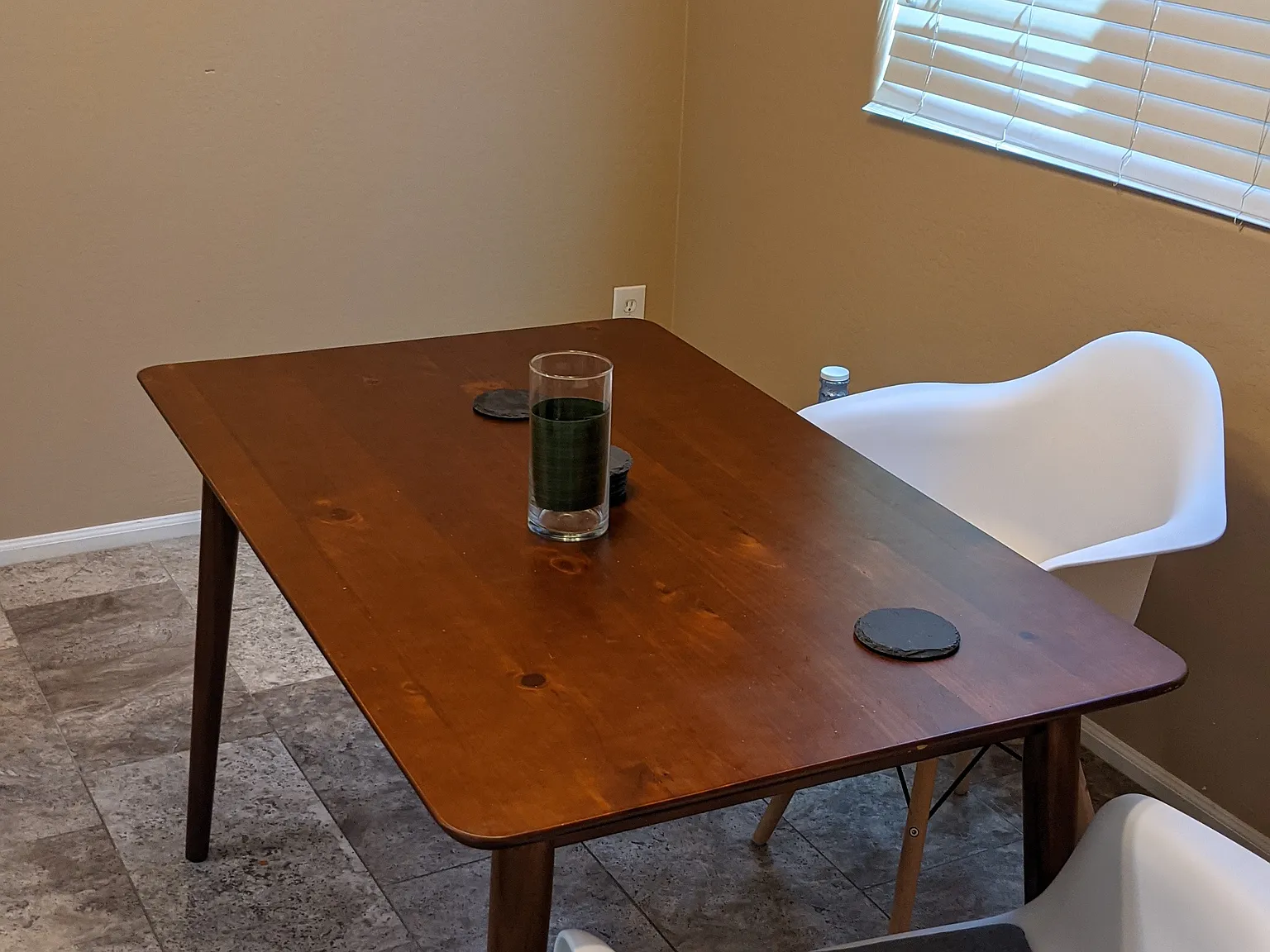 3 bed, 2.5 bath, 1360 sqft, $775 — Photo 3