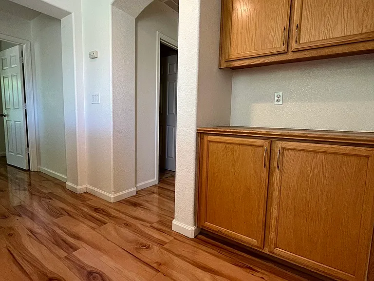 4550 Parkvale Ct — Photo 26