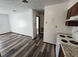 711 NW 10th St #B6, Abilene, KS 67410
