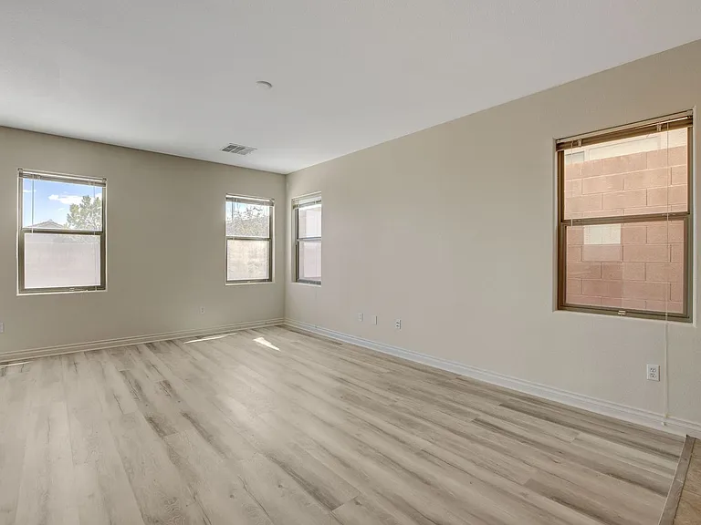 10649 Tuckermans Ave — Photo 5