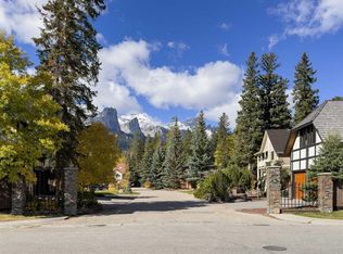 12 S Woodside Ln, Canmore, AB T1W1T1