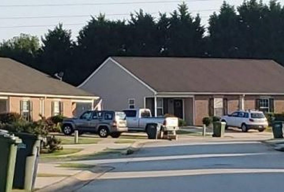 Exterior Neighborhood (street photo)