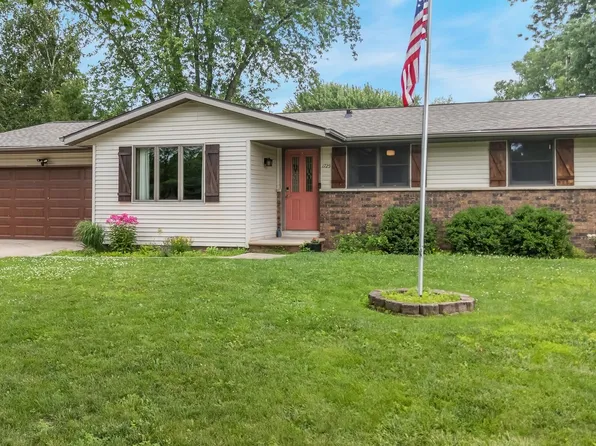 1725 Arnold Dr, Green Bay, WI 54304