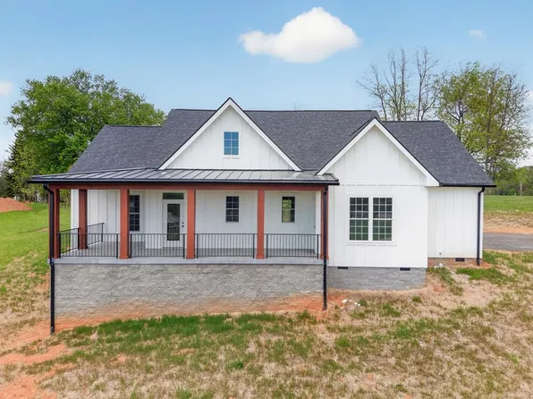 99 Moore Ln, Galax, VA 24333