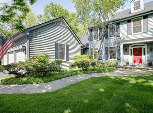 165 Margate Ct, Lake Bluff, IL 60044