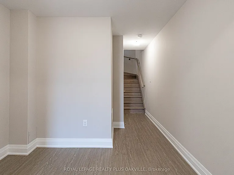 2468 Badger Cres — Photo 4