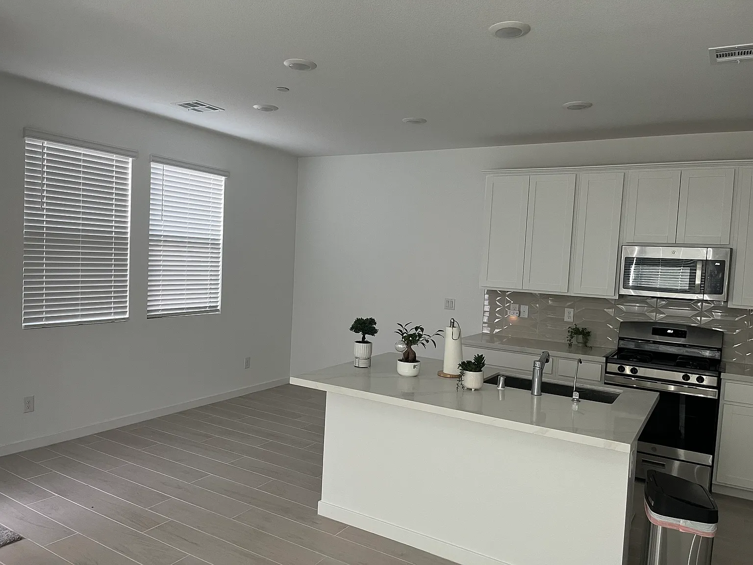 377 Powell Crest Dr — Photo 1