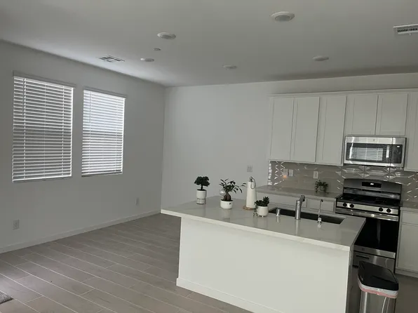 377 Powell Crest Dr, Henderson, NV 89015