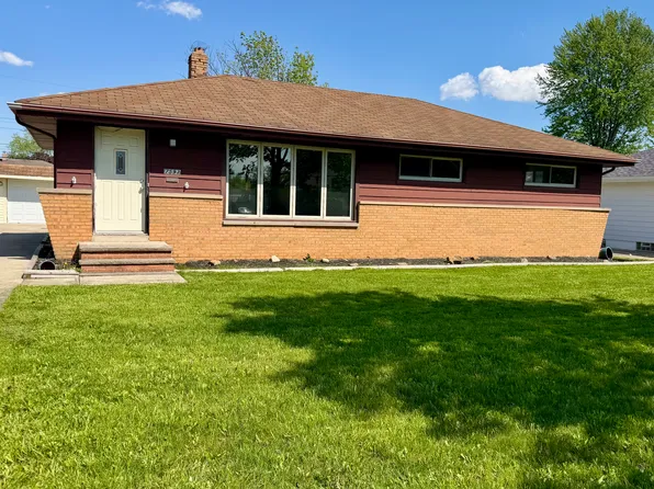 7593 Pleasant Hill Dr, Parma, OH 44130