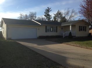12 Sunset Dr, Beardstown, IL 62618