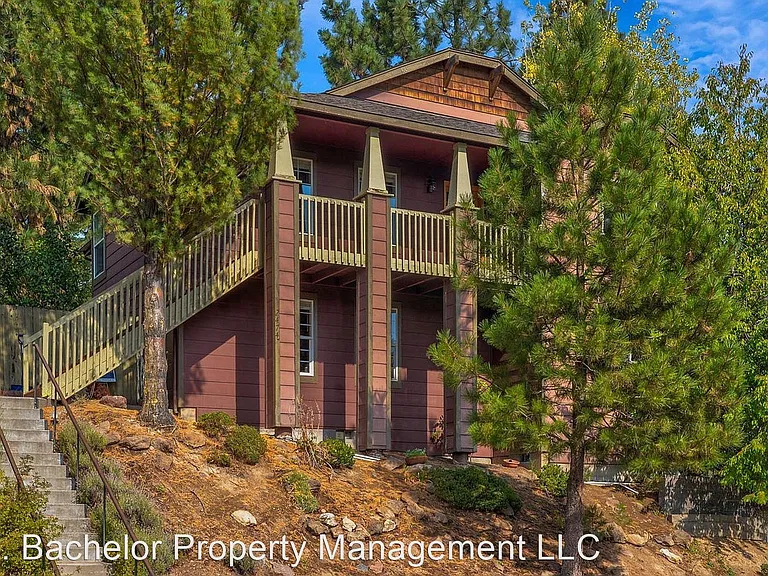 2-bedroom rental at 1874-1880 Nw Monterey Pines Dr, Bend, OR
