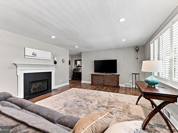 4th image of 61 Duncan Ln