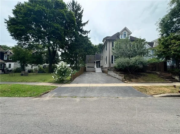 40 Ross St, Auburn, NY 13021