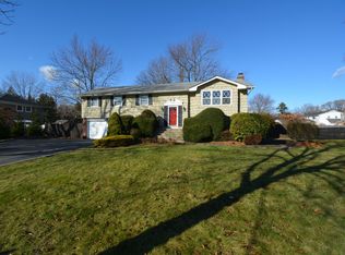 7 Shelby Rd, East Northport, NY 11731