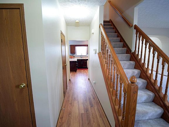 5th image of 951 Brockwell Dr