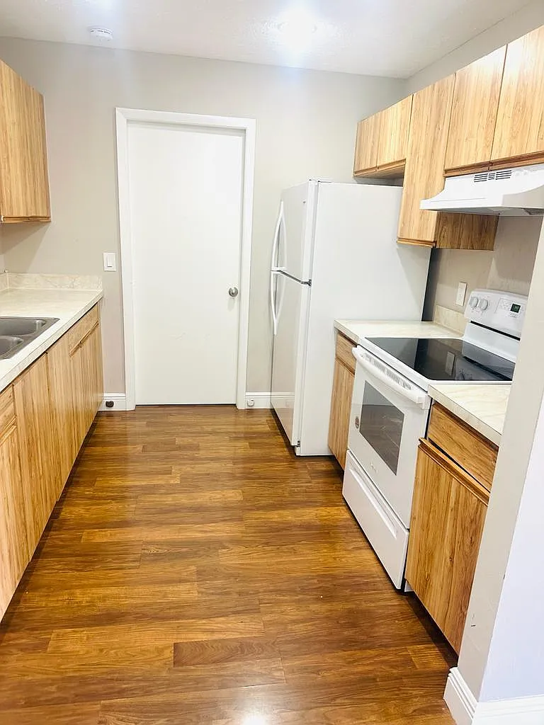 2 bed, 2.0 bath, 912 sqft, $2,000 — Photo 3