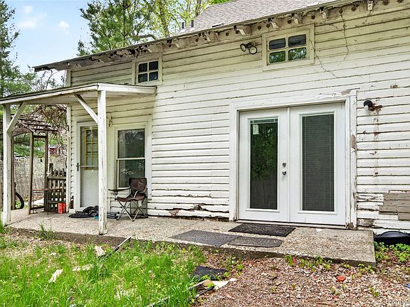 2nd image of 79 Quaker Hill Rd #2
