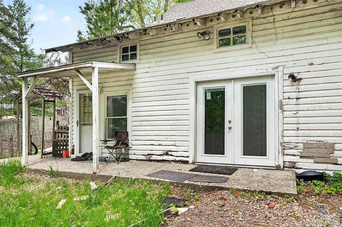 Building Photo - 79 Quaker Hill Rd #2