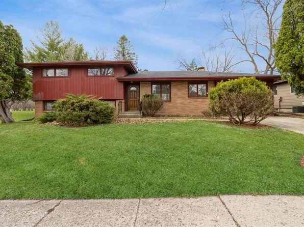 122 24th St, Ames, IA 50010